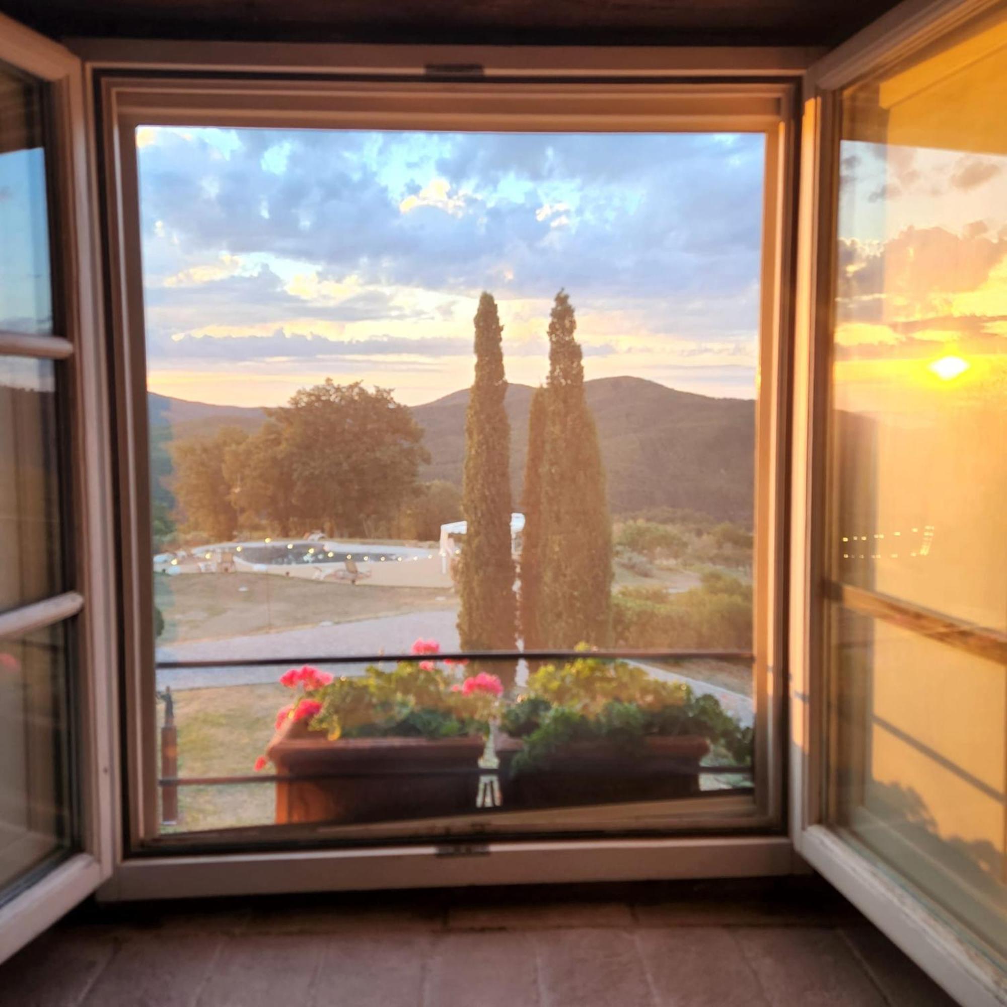 Vin Hotel - Wine Resort And Agriturismo Montieri Eksteriør bilde